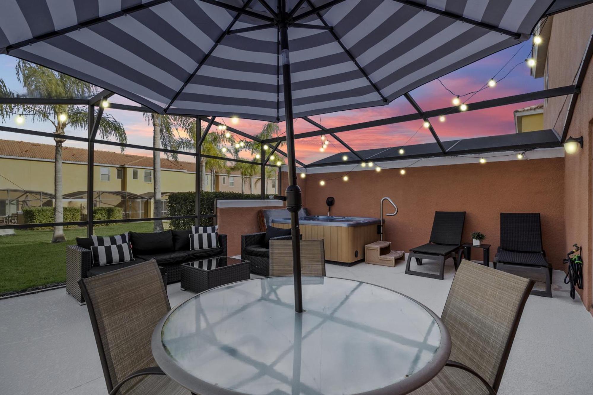 Townhouse Near - Sleeps 8, Private Hot Tub & Pool Access! Holiday home
