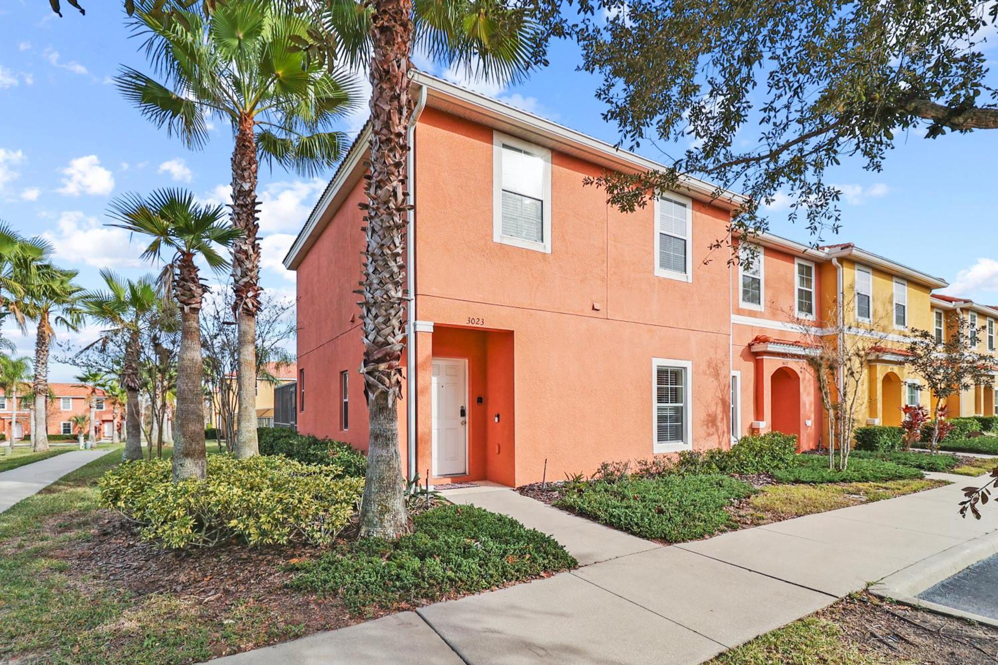 Townhouse Near - Sleeps 8, Private Hot Tub & Pool Access! Holiday home